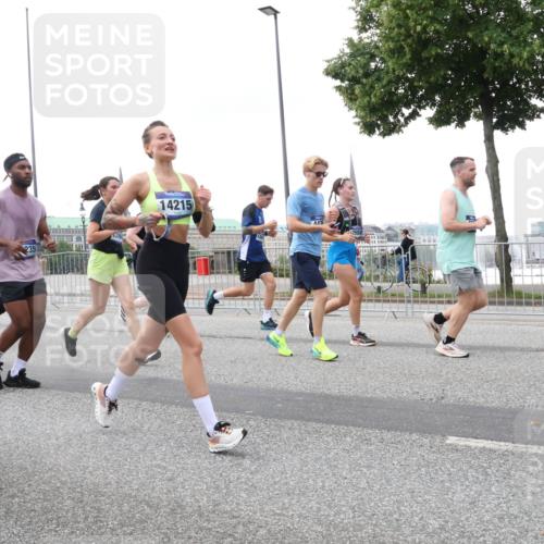 29.06.2025 - hella hamburg halbmarathon Lena Gebhardt http://msf.ph/oto/8420302 29.06.2025 10:52:24 Lombardsbrücke 18817, 112, 235, 14215, 2558, 1418, 1826, 1978, 2362, 2420, 2528, 2983, 3038, 3140, 3645, 4087, 4273, 4436, 4591, 4598, 4606, 4815, 5062, 5262, 5360, 6386, 6403, 6404, 6406, 6456, 6671, 6985, 7511, 7682, 7690, 7691, 7735, 7812, 8194, 8196, 8250, 8251, 8621, 9068, 9070, 9103, 9368, 9460, 9730, 9731, 10080, 10296, 10342, 10392, 10533, 10600, 10634, 10673, 10884, 10928, 11084, 11126, 11127, 11297, 11375, 11736, 11899, 11974, 12546, 12558 meine-sportfotos.de