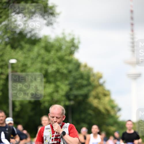 29.06.2025 - hella hamburg halbmarathon Dr. Thomas Lammeyer http://msf.ph/oto/8420314 29.06.2025 10:46:53 Kennedybrücke 1360, 1752, 1994, 2069, 2134, 2509, 3276, 3326, 3378, 3568, 3874, 4385, 4680, 4735, 4736, 5419, 6136, 6440, 6828, 7022, 7023, 7040, 7043, 7260, 7357, 7477, 7666, 8014, 8525, 8526, 9644, 9980, 10532, 10623, 10842, 11074, 11075, 11331 meine-sportfotos.de
