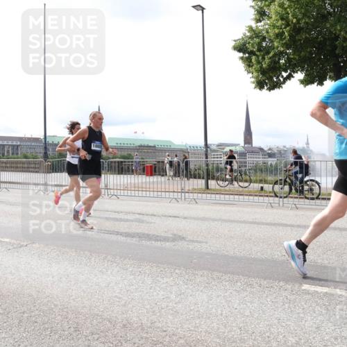 29.06.2025 - hella hamburg halbmarathon Lena Gebhardt http://msf.ph/oto/8420316 29.06.2025 10:27:34 Lombardsbrücke 18805, 180, 1530, 2080, 2306, 2775, 3389, 4372, 5177, 5285, 5707, 5825, 6214, 6259, 7234, 7314, 7764, 7944, 7978, 8085, 8281, 9349, 9688, 10077, 10158, 10412, 10413, 11256, 11766, 12500, 12823, 13043, 14020, 14021, 14206, 15607, 15641, 16569, 16804, 16838, 17427, 17445, 17791, 18012, 18097, 18301, 18626, 18766, 18976 meine-sportfotos.de