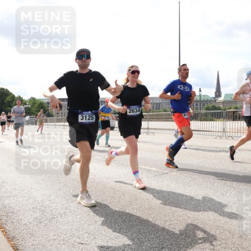 29.06.2025 - hella hamburg halbmarathon Lena Gebhardt http://msf.ph/oto/8420329 29.06.2025 10:18:20 Lombardsbrücke 18677, 4710, 3125, 2634, 3482, 81, 1159, 1160, 1234, 1268, 1325, 1554, 1641, 1820, 1982, 2087, 2147, 2335, 2634, 2703, 2931, 3125, 3202, 3321, 3482, 3529, 3977, 4123, 4383, 4710, 4738, 4804, 5004, 5909, 6270, 6332, 6533, 7094, 7160, 7454, 7641, 7649, 7838, 7882, 7883, 8067, 8128, 8248, 8341, 8607, 8799, 9222, 9505, 9539, 9586, 9658, 9717, 9734, 9748, 9834, 9844, 9964, 10172, 10332, 10509, 10659, 10687, 10908, 12498, 12541, 12548, 12552, 12703, 13341 meine-sportfotos.de