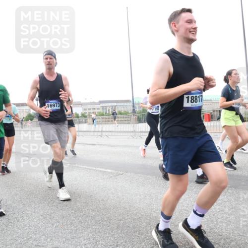 29.06.2025 - hella hamburg halbmarathon Lena Gebhardt http://msf.ph/oto/8420336 29.06.2025 10:52:24 Lombardsbrücke 13286, 6492, 16973, 5262, 4815, 11299, 18817, 3094, 866, 1418, 1826, 1978, 2362, 2420, 2528, 2983, 3038, 3140, 3645, 4087, 4273, 4436, 4591, 4598, 4606, 4815, 5062, 5262, 5360, 6386, 6403, 6404, 6406, 6456, 6671, 6985, 7511, 7682, 7690, 7691, 7735, 7812, 8194, 8196, 8250, 8251, 8621, 9068, 9070, 9103, 9368, 9460, 9730, 9731, 10080, 10296, 10342, 10392, 10533, 10600, 10634, 10673, 10884, 10928, 11084, 11126, 11127, 11297, 11375, 11736, 11899, 11974, 12546, 12558 meine-sportfotos.de