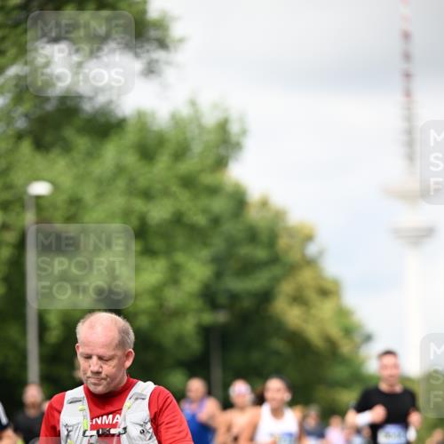 29.06.2025 - hella hamburg halbmarathon Dr. Thomas Lammeyer http://msf.ph/oto/8420340 29.06.2025 10:46:54 Kennedybrücke 1360, 1752, 1994, 2069, 2134, 2509, 3276, 3378, 3874, 4385, 4680, 4735, 4736, 5419, 6136, 6440, 6828, 6837, 7022, 7023, 7040, 7043, 7260, 7357, 7477, 7666, 8014, 8525, 8526, 9644, 9980, 10532, 10623, 10842, 11074, 11075, 11331 meine-sportfotos.de