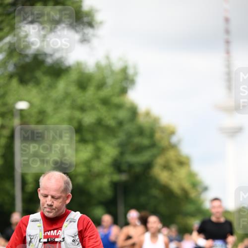 29.06.2025 - hella hamburg halbmarathon Dr. Thomas Lammeyer http://msf.ph/oto/8420347 29.06.2025 10:46:54 Kennedybrücke 1360, 1752, 1994, 2069, 2134, 2509, 3276, 3378, 3874, 4385, 4680, 4735, 4736, 5419, 6136, 6440, 6828, 6837, 7022, 7023, 7040, 7043, 7260, 7357, 7477, 7666, 8014, 8525, 8526, 9644, 9980, 10532, 10623, 10842, 11074, 11075, 11331 meine-sportfotos.de