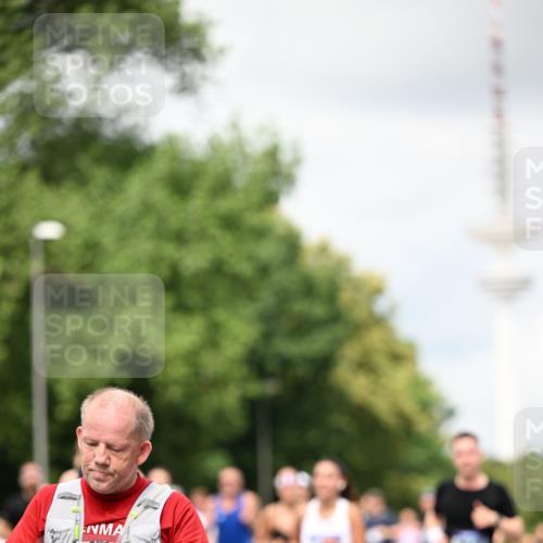 29.06.2025 - hella hamburg halbmarathon Dr. Thomas Lammeyer http://msf.ph/oto/8420352 29.06.2025 10:46:54 Kennedybrücke 1360, 1752, 1994, 2069, 2134, 2509, 3276, 3378, 3874, 4385, 4680, 4735, 4736, 5419, 6136, 6440, 6828, 6837, 7022, 7023, 7040, 7043, 7260, 7357, 7477, 7666, 8014, 8525, 8526, 9644, 9980, 10532, 10623, 10842, 11074, 11075, 11331 meine-sportfotos.de