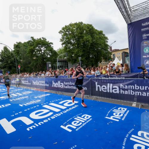 29.06.2025 - hella hamburg halbmarathon Zöllner http://msf.ph/oto/8420361 29.06.2025 10:31:14 Ziel 3201, 10017, 10298, 10929, 12232, 13754, 14450, 18177 meine-sportfotos.de