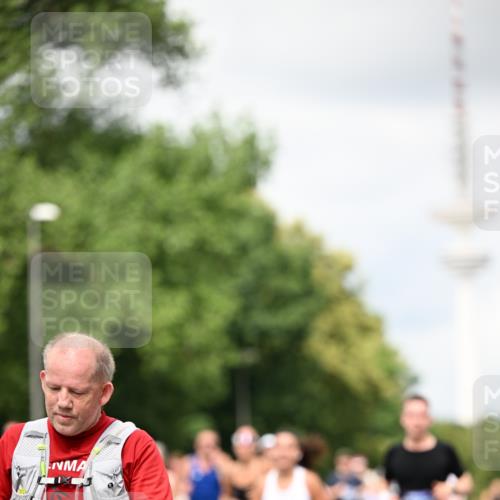 29.06.2025 - hella hamburg halbmarathon Dr. Thomas Lammeyer http://msf.ph/oto/8420366 29.06.2025 10:46:54 Kennedybrücke 1360, 1752, 1994, 2069, 2134, 2509, 3276, 3378, 3874, 4385, 4680, 4735, 4736, 5419, 6136, 6440, 6828, 6837, 7022, 7023, 7040, 7043, 7260, 7357, 7477, 7666, 8014, 8525, 8526, 9644, 9980, 10532, 10623, 10842, 11074, 11075, 11331 meine-sportfotos.de