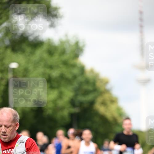29.06.2025 - hella hamburg halbmarathon Dr. Thomas Lammeyer http://msf.ph/oto/8420376 29.06.2025 10:46:54 Kennedybrücke 1360, 1752, 1994, 2069, 2134, 2509, 3276, 3378, 3874, 4385, 4680, 4735, 4736, 5419, 6136, 6440, 6828, 6837, 7022, 7023, 7040, 7043, 7260, 7357, 7477, 7666, 8014, 8525, 8526, 9644, 9980, 10532, 10623, 10842, 11074, 11075, 11331 meine-sportfotos.de