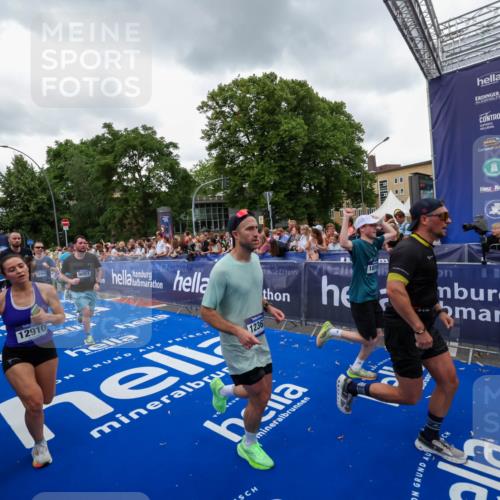 29.06.2025 - hella hamburg halbmarathon Zöllner http://msf.ph/oto/8420381 29.06.2025 10:53:07 Ziel 2208, 3059, 3258, 3334, 4121, 7509, 7864, 8587, 9093, 9537, 12155, 12367, 12519, 12910, 14323, 14791, 18590, 19208 meine-sportfotos.de