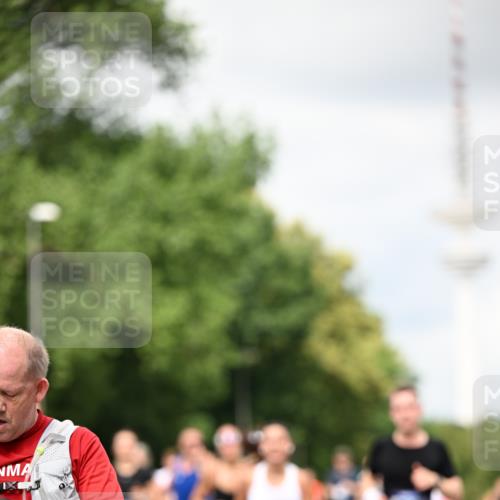 29.06.2025 - hella hamburg halbmarathon Dr. Thomas Lammeyer http://msf.ph/oto/8420384 29.06.2025 10:46:55 Kennedybrücke 1360, 1752, 1929, 1994, 2069, 2134, 2401, 2509, 2940, 3276, 3378, 3874, 4092, 4385, 4680, 4735, 4736, 5419, 6136, 6440, 6828, 6837, 7022, 7023, 7040, 7043, 7260, 7357, 7477, 7666, 8000, 8014, 8525, 8526, 9644, 9980, 10532, 10623, 10842, 11074, 11075, 11331 meine-sportfotos.de