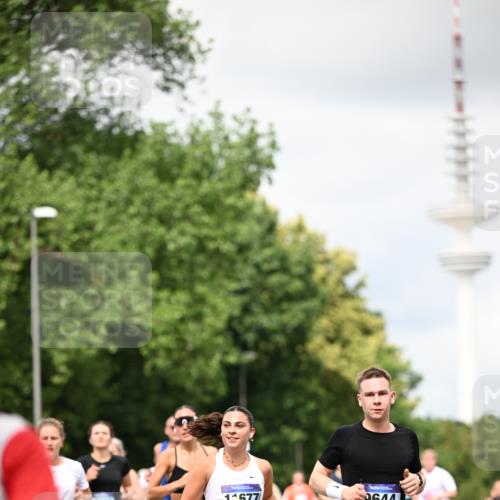 29.06.2025 - hella hamburg halbmarathon Dr. Thomas Lammeyer http://msf.ph/oto/8420398 29.06.2025 10:46:55 Kennedybrücke 1360, 1752, 1929, 1994, 2069, 2134, 2401, 2509, 2940, 3276, 3378, 3874, 4092, 4385, 4680, 4735, 4736, 5419, 6136, 6440, 6828, 6837, 7022, 7023, 7040, 7043, 7260, 7357, 7477, 7666, 8000, 8014, 8525, 8526, 9644, 9980, 10532, 10623, 10842, 11074, 11075, 11331 meine-sportfotos.de