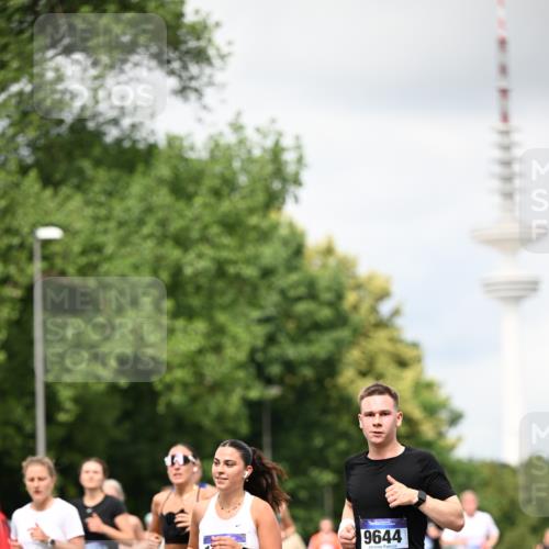 29.06.2025 - hella hamburg halbmarathon Dr. Thomas Lammeyer http://msf.ph/oto/8420409 29.06.2025 10:46:55 Kennedybrücke 1360, 1752, 1929, 1994, 2069, 2134, 2401, 2509, 2940, 3276, 3378, 3874, 4092, 4385, 4680, 4735, 4736, 5419, 6136, 6440, 6828, 6837, 7022, 7023, 7040, 7043, 7260, 7357, 7477, 7666, 8000, 8014, 8525, 8526, 9644, 9980, 10532, 10623, 10842, 11074, 11075, 11331 meine-sportfotos.de