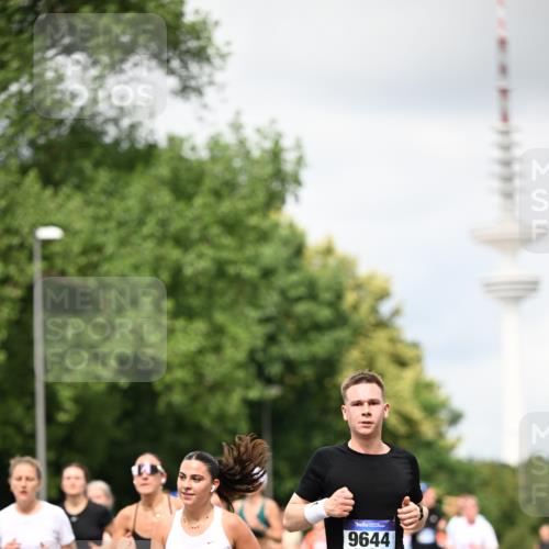 29.06.2025 - hella hamburg halbmarathon Dr. Thomas Lammeyer http://msf.ph/oto/8420419 29.06.2025 10:46:56 Kennedybrücke 1360, 1752, 1929, 1994, 2069, 2134, 2401, 2509, 2940, 2941, 3276, 3378, 3874, 4092, 4385, 4680, 4735, 4736, 5419, 6136, 6440, 6828, 6837, 7022, 7023, 7040, 7043, 7260, 7357, 7477, 7666, 8000, 8014, 8525, 8526, 9644, 9980, 10532, 10623, 10842, 11074, 11075, 11331 meine-sportfotos.de
