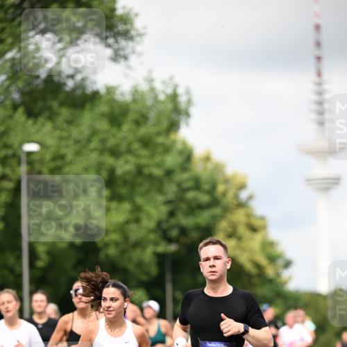 29.06.2025 - hella hamburg halbmarathon Dr. Thomas Lammeyer http://msf.ph/oto/8420435 29.06.2025 10:46:56 Kennedybrücke 1360, 1752, 1929, 1994, 2069, 2134, 2401, 2509, 2940, 2941, 3276, 3378, 3874, 4092, 4385, 4680, 4735, 4736, 5419, 6136, 6440, 6828, 6837, 7022, 7023, 7040, 7043, 7260, 7357, 7477, 7666, 8000, 8014, 8525, 8526, 9644, 9980, 10532, 10623, 10842, 11074, 11075, 11331 meine-sportfotos.de