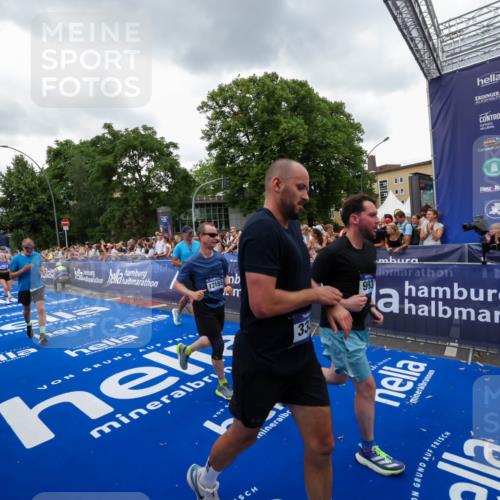29.06.2025 - hella hamburg halbmarathon Zöllner http://msf.ph/oto/8420439 29.06.2025 10:53:09 Ziel 2111, 2208, 3059, 3258, 3334, 4121, 7864, 8587, 9093, 9537, 12155, 12910, 14323, 19208 meine-sportfotos.de