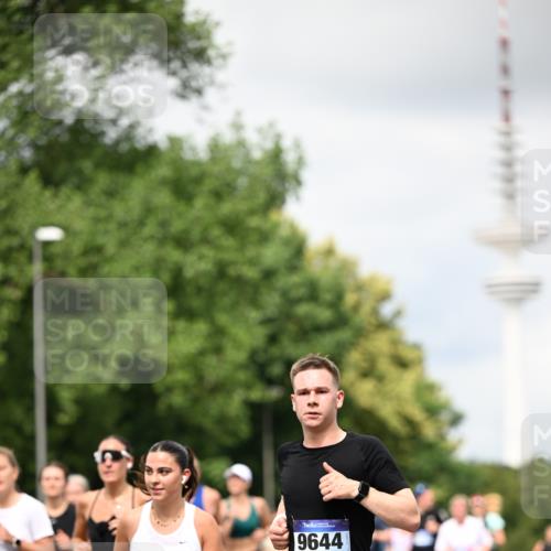29.06.2025 - hella hamburg halbmarathon Dr. Thomas Lammeyer http://msf.ph/oto/8420441 29.06.2025 10:46:56 Kennedybrücke 1360, 1752, 1929, 1994, 2069, 2134, 2401, 2509, 2940, 2941, 3276, 3378, 3874, 4092, 4385, 4680, 4735, 4736, 5419, 6136, 6440, 6828, 6837, 7022, 7023, 7040, 7043, 7260, 7357, 7477, 7666, 8000, 8014, 8525, 8526, 9644, 9980, 10532, 10623, 10842, 11074, 11075, 11331 meine-sportfotos.de