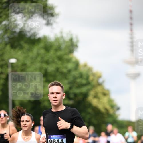 29.06.2025 - hella hamburg halbmarathon Dr. Thomas Lammeyer http://msf.ph/oto/8420468 29.06.2025 10:46:57 Kennedybrücke 1360, 1752, 1929, 1994, 2069, 2134, 2401, 2509, 2940, 2941, 3276, 3378, 3874, 4092, 4385, 4680, 4735, 4736, 4778, 5403, 5419, 6136, 6440, 6828, 6837, 7040, 7043, 7260, 7357, 7477, 7666, 8000, 8014, 8525, 8526, 9644, 9980, 10532, 10623, 10697, 10842, 11074, 11075, 11331 meine-sportfotos.de