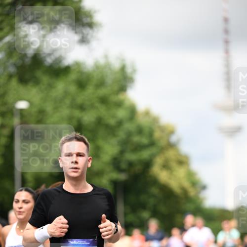 29.06.2025 - hella hamburg halbmarathon Dr. Thomas Lammeyer http://msf.ph/oto/8420482 29.06.2025 10:46:57 Kennedybrücke 1360, 1752, 1929, 1994, 2069, 2134, 2401, 2509, 2940, 2941, 3276, 3378, 3874, 4092, 4385, 4680, 4735, 4736, 4778, 5403, 5419, 6136, 6440, 6828, 6837, 7040, 7043, 7260, 7357, 7477, 7666, 8000, 8014, 8525, 8526, 9644, 9980, 10532, 10623, 10697, 10842, 11074, 11075, 11331 meine-sportfotos.de