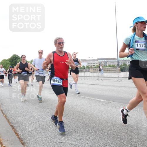 29.06.2025 - hella hamburg halbmarathon Lena Gebhardt http://msf.ph/oto/8420484 29.06.2025 10:52:26 Lombardsbrücke 13538, 13286, 16492, 296, 1173, 1369, 1418, 1826, 1978, 2362, 2420, 2528, 2983, 3038, 3140, 3227, 3645, 4087, 4273, 4436, 4591, 4598, 4606, 4815, 5062, 5262, 5360, 6386, 6403, 6404, 6406, 6456, 6671, 6985, 7511, 7690, 7691, 7735, 7812, 8194, 8196, 8250, 8251, 8621, 9068, 9070, 9103, 9368, 9460, 9730, 9731, 10080, 10296, 10342, 10392, 10600, 10634, 10673, 10879, 10884, 10928, 11084, 11126, 11127, 11297, 11375, 11736, 11899, 11974, 12546, 12558, 12994 meine-sportfotos.de