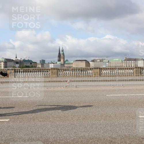 29.06.2025 - hella hamburg halbmarathon Lena Gebhardt http://msf.ph/oto/8420493 29.06.2025 08:57:40 Lombardsbrücke 3 meine-sportfotos.de
