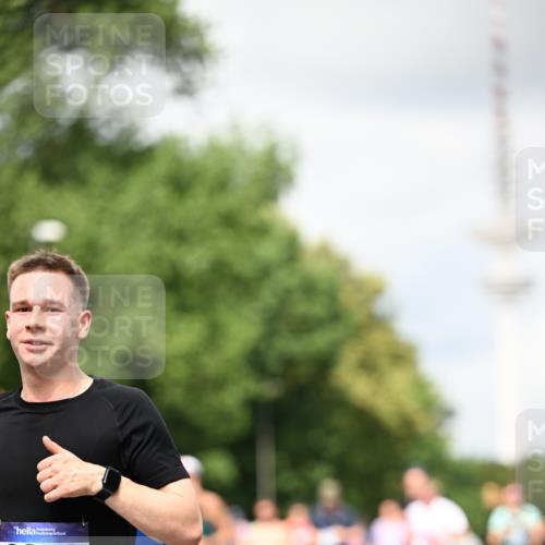 29.06.2025 - hella hamburg halbmarathon Dr. Thomas Lammeyer http://msf.ph/oto/8420501 29.06.2025 10:46:57 Kennedybrücke 1360, 1752, 1929, 1994, 2069, 2134, 2401, 2509, 2940, 2941, 3276, 3378, 3874, 4092, 4385, 4680, 4735, 4736, 4778, 5403, 5419, 6136, 6440, 6828, 6837, 7040, 7043, 7260, 7357, 7477, 7666, 8000, 8014, 8525, 8526, 9644, 9980, 10532, 10623, 10697, 10842, 11074, 11075, 11331 meine-sportfotos.de