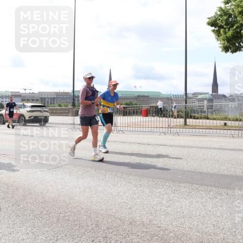 29.06.2025 - hella hamburg halbmarathon Lena Gebhardt http://msf.ph/oto/8420517 29.06.2025 10:18:23 Lombardsbrücke 9834, 116, 1159, 1160, 1234, 1268, 1325, 1554, 1641, 1820, 1982, 2087, 2147, 2335, 2634, 2703, 2931, 3125, 3202, 3321, 3482, 3529, 3977, 4123, 4383, 4710, 4738, 4802, 4804, 5909, 5910, 6270, 6332, 6533, 7094, 7160, 7454, 7641, 7649, 7838, 7882, 7883, 8067, 8128, 8248, 8341, 8607, 8665, 9222, 9276, 9505, 9539, 9586, 9658, 9717, 9734, 9748, 9834, 9844, 10172, 10332, 10502, 10509, 10659, 10687, 10908, 12498, 12541, 12548, 12552, 12703, 13341 meine-sportfotos.de