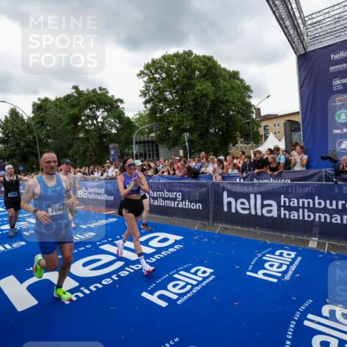 29.06.2025 - hella hamburg halbmarathon Zöllner http://msf.ph/oto/8420520 29.06.2025 10:53:12 Ziel 2111, 2208, 3059, 3258, 4121, 7383, 7864, 8273, 9537, 14323, 16929, 16986, 19208 meine-sportfotos.de