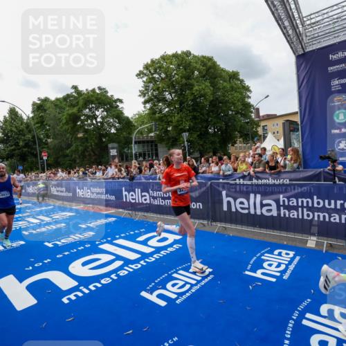 29.06.2025 - hella hamburg halbmarathon Zöllner http://msf.ph/oto/8420523 29.06.2025 10:31:19 Ziel 3201, 3955, 4812, 10017, 10298, 11857, 12232, 13754, 14450, 14548, 19042 meine-sportfotos.de