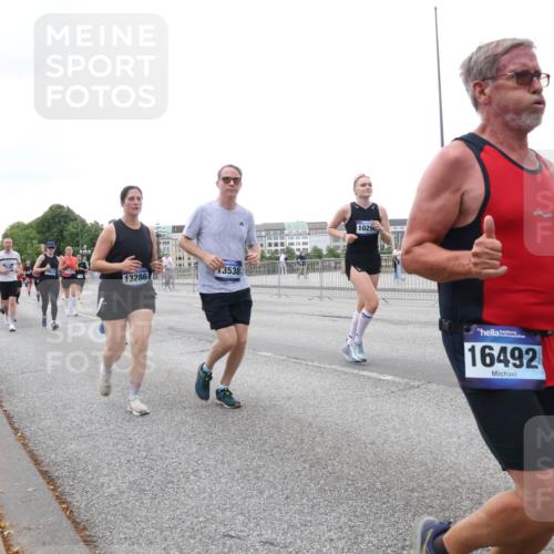 29.06.2025 - hella hamburg halbmarathon Lena Gebhardt http://msf.ph/oto/8420554 29.06.2025 10:52:26 Lombardsbrücke 13286, 3538, 1029, 16492, 1369, 1418, 1826, 1978, 2362, 2420, 2528, 2983, 3038, 3140, 3227, 3645, 4087, 4273, 4436, 4591, 4598, 4606, 4815, 5062, 5262, 5360, 6386, 6403, 6404, 6406, 6456, 6671, 6985, 7511, 7690, 7691, 7735, 7812, 8194, 8196, 8250, 8251, 8621, 9068, 9070, 9103, 9368, 9460, 9730, 9731, 10080, 10296, 10342, 10392, 10600, 10634, 10673, 10879, 10884, 10928, 11084, 11126, 11127, 11297, 11375, 11736, 11899, 11974, 12546, 12558, 12994 meine-sportfotos.de