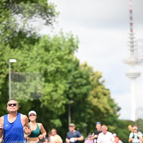 29.06.2025 - hella hamburg halbmarathon Dr. Thomas Lammeyer http://msf.ph/oto/8420556 29.06.2025 10:46:59 Kennedybrücke 1360, 1656, 1752, 1929, 1994, 2069, 2134, 2401, 2509, 2940, 2941, 3378, 3874, 4092, 4680, 4735, 4736, 4778, 5403, 5419, 6136, 6440, 6764, 6828, 6837, 7040, 7043, 7260, 7357, 7477, 7666, 8000, 8014, 8525, 8526, 9644, 9980, 10532, 10623, 10697, 10734, 10842, 11074, 11075, 11331 meine-sportfotos.de
