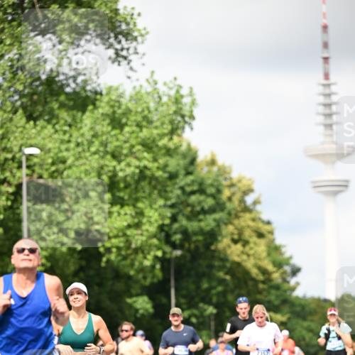 29.06.2025 - hella hamburg halbmarathon Dr. Thomas Lammeyer http://msf.ph/oto/8420562 29.06.2025 10:46:59 Kennedybrücke 1360, 1656, 1752, 1929, 1994, 2069, 2134, 2401, 2509, 2940, 2941, 3378, 3874, 4092, 4680, 4735, 4736, 4778, 5403, 5419, 6136, 6440, 6764, 6828, 6837, 7040, 7043, 7260, 7357, 7477, 7666, 8000, 8014, 8525, 8526, 9644, 9980, 10532, 10623, 10697, 10734, 10842, 11074, 11075, 11331 meine-sportfotos.de