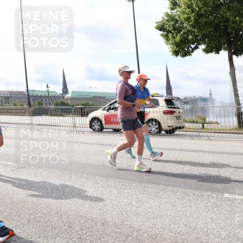 29.06.2025 - hella hamburg halbmarathon Lena Gebhardt http://msf.ph/oto/8420581 29.06.2025 10:18:23 Lombardsbrücke 18677, 834, 1159, 1160, 1234, 1268, 1325, 1554, 1641, 1820, 1982, 2087, 2147, 2335, 2634, 2703, 2931, 3125, 3202, 3321, 3482, 3529, 3977, 4123, 4383, 4710, 4738, 4802, 4804, 5909, 5910, 6270, 6332, 6533, 7094, 7160, 7454, 7641, 7649, 7838, 7882, 7883, 8067, 8128, 8248, 8341, 8607, 8665, 9222, 9276, 9505, 9539, 9586, 9658, 9717, 9734, 9748, 9834, 9844, 10172, 10332, 10502, 10509, 10659, 10687, 10908, 12498, 12541, 12548, 12552, 12703, 13341 meine-sportfotos.de