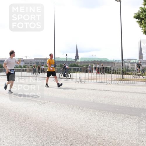 29.06.2025 - hella hamburg halbmarathon Lena Gebhardt http://msf.ph/oto/8420584 29.06.2025 10:27:36 Lombardsbrücke 1742, 2080, 2775, 3389, 4372, 5177, 5285, 5825, 6214, 6259, 7234, 7314, 7764, 7944, 7978, 8085, 8281, 9688, 10077, 10158, 10412, 10413, 11256, 11766, 12500, 12823, 13043, 13860, 14206, 15607, 15641, 16569, 16804, 16838, 17427, 17791, 18012, 18097, 18301, 18626, 18766 meine-sportfotos.de