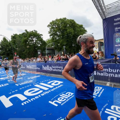 29.06.2025 - hella hamburg halbmarathon Zöllner http://msf.ph/oto/8420585 29.06.2025 10:31:20 Ziel 3955, 4812, 10017, 10298, 11857, 12232, 14450, 14548, 19042 meine-sportfotos.de