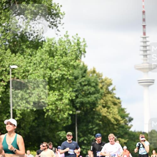 29.06.2025 - hella hamburg halbmarathon Dr. Thomas Lammeyer http://msf.ph/oto/8420587 29.06.2025 10:47:00 Kennedybrücke 1150, 1360, 1656, 1752, 1929, 1994, 2069, 2134, 2401, 2509, 2940, 2941, 3378, 3874, 4092, 4680, 4778, 5403, 5419, 6136, 6440, 6764, 6828, 6837, 7040, 7043, 7260, 7357, 7477, 7515, 7666, 8000, 8014, 8525, 8526, 9644, 9980, 10008, 10532, 10623, 10697, 10734, 10842, 11074, 11075, 11331 meine-sportfotos.de