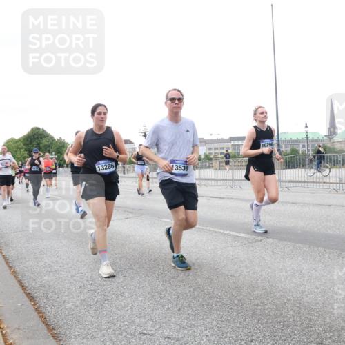 29.06.2025 - hella hamburg halbmarathon Lena Gebhardt http://msf.ph/oto/8420588 29.06.2025 10:52:27 Lombardsbrücke 13286, 3538, 10296, 1369, 1418, 1826, 1978, 2362, 2420, 2528, 2983, 3038, 3140, 3227, 3645, 4087, 4273, 4436, 4591, 4598, 4606, 4815, 5062, 5262, 5360, 6386, 6403, 6404, 6406, 6456, 6671, 6985, 7511, 7690, 7691, 7735, 7812, 8194, 8196, 8250, 8251, 8621, 8641, 9068, 9070, 9103, 9368, 9460, 9730, 9731, 10080, 10296, 10342, 10392, 10600, 10634, 10673, 10879, 10884, 10928, 11084, 11126, 11127, 11297, 11375, 11736, 11899, 11974, 12546, 12558, 12994 meine-sportfotos.de