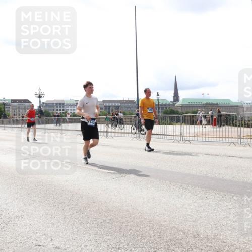 29.06.2025 - hella hamburg halbmarathon Lena Gebhardt http://msf.ph/oto/8420605 29.06.2025 10:27:37 Lombardsbrücke 1742, 2080, 2775, 3389, 4372, 5177, 5285, 5825, 6214, 6259, 7764, 7944, 7978, 8085, 8281, 9688, 10077, 10158, 10412, 10413, 11256, 11766, 12500, 12823, 13043, 13860, 14206, 15607, 15641, 16569, 16804, 16838, 17427, 17791, 18012, 18097, 18301, 18626, 18766 meine-sportfotos.de
