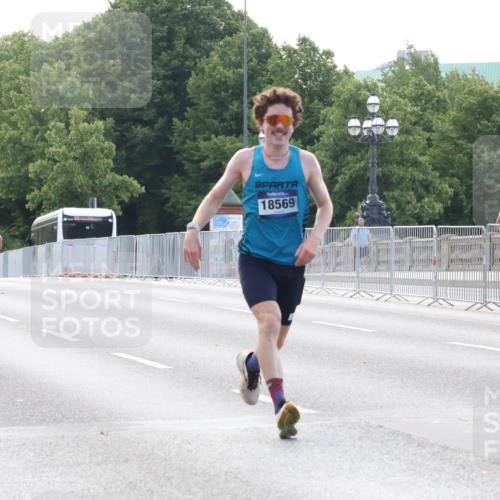 29.06.2025 - hella hamburg halbmarathon Lena Gebhardt http://msf.ph/oto/8420628 29.06.2025 09:42:11 Lombardsbrücke 10, 55, 14113, 2618, 18569, 1241, 2604, 2618, 2892, 4128, 4571, 6559, 7142, 7862, 10485, 11194, 11965, 12067, 12641, 13440, 13751, 13780, 14019, 14107, 14113, 14506, 15253, 16169, 17003, 17752, 18124, 18569, 18897 meine-sportfotos.de