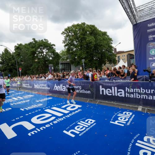 29.06.2025 - hella hamburg halbmarathon Zöllner http://msf.ph/oto/8420629 29.06.2025 10:53:17 Ziel 2074, 2111, 7312, 7383, 8273, 8361, 9142, 12875, 15179, 16929, 16986 meine-sportfotos.de