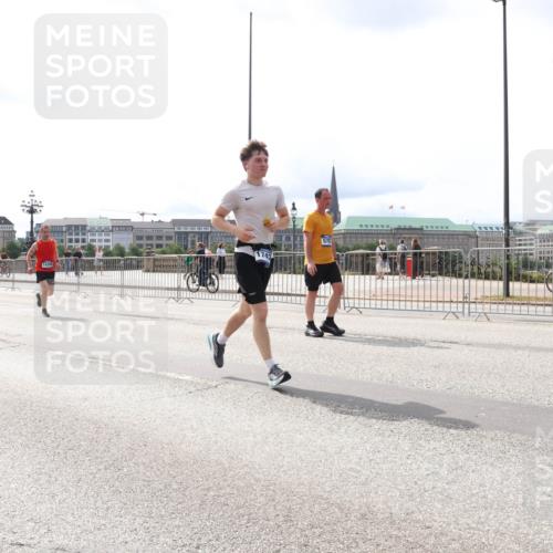 29.06.2025 - hella hamburg halbmarathon Lena Gebhardt http://msf.ph/oto/8420671 29.06.2025 10:27:37 Lombardsbrücke 6214, 14206, 2080, 2775, 3389, 4372, 5177, 5285, 5825, 6214, 6259, 7764, 7944, 7978, 8085, 8281, 9688, 10077, 10158, 10412, 10413, 11256, 11766, 12500, 12823, 13043, 13860, 14206, 15607, 15641, 16569, 16804, 16838, 17427, 17791, 18012, 18097, 18301, 18626, 18766 meine-sportfotos.de