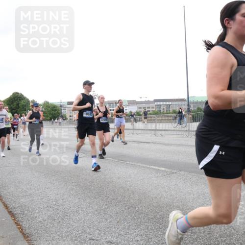 29.06.2025 - hella hamburg halbmarathon Lena Gebhardt http://msf.ph/oto/8420687 29.06.2025 10:52:28 Lombardsbrücke 18633, 12546, 13286, 1369, 1418, 1826, 1978, 2362, 2420, 2528, 2983, 3038, 3140, 3227, 3645, 4087, 4273, 4436, 4591, 4598, 4815, 5062, 5262, 5360, 6386, 6403, 6404, 6406, 6456, 6671, 6985, 7511, 7690, 7691, 7735, 7812, 8194, 8196, 8250, 8251, 8641, 9068, 9070, 9103, 9368, 9460, 9730, 9731, 10080, 10296, 10342, 10392, 10600, 10634, 10673, 10879, 10884, 10928, 11084, 11126, 11127, 11297, 11375, 11736, 11899, 11974, 12546, 12558, 12994 meine-sportfotos.de