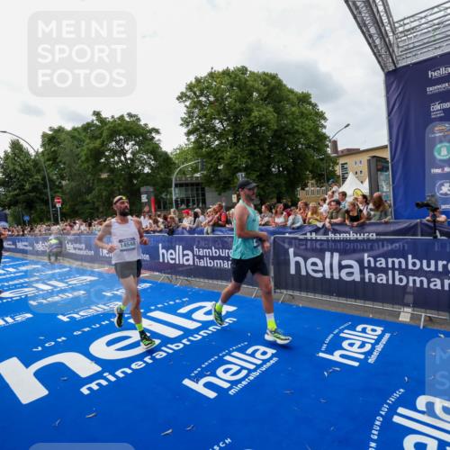 29.06.2025 - hella hamburg halbmarathon Zöllner http://msf.ph/oto/8420730 29.06.2025 10:31:24 Ziel 3955, 4812, 11857, 14548, 19042 meine-sportfotos.de