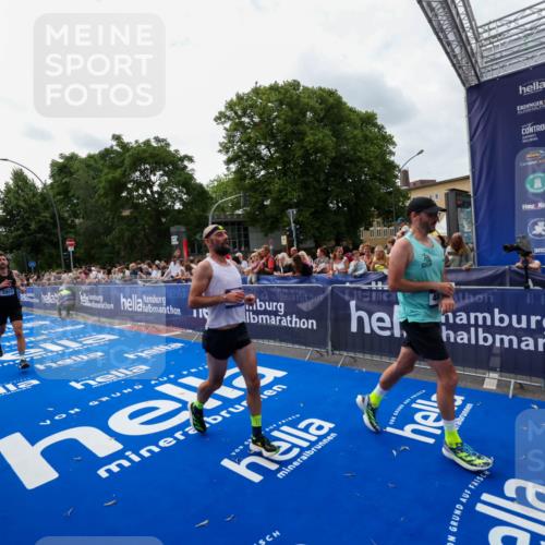 29.06.2025 - hella hamburg halbmarathon Zöllner http://msf.ph/oto/8420744 29.06.2025 10:31:25 Ziel 3955, 4812, 14548, 19118 meine-sportfotos.de
