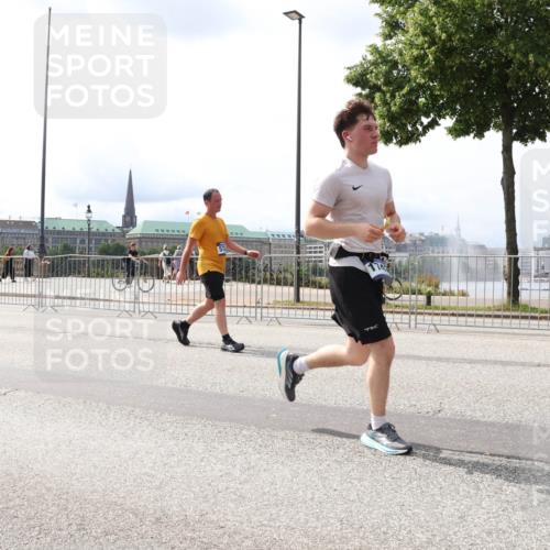 29.06.2025 - hella hamburg halbmarathon Lena Gebhardt http://msf.ph/oto/8420748 29.06.2025 10:27:38 Lombardsbrücke 17, 1148, 2080, 2775, 3389, 4372, 5177, 5285, 5825, 6214, 6259, 7764, 7944, 7978, 8085, 9688, 10077, 10158, 10412, 10413, 11256, 11766, 12500, 12823, 13043, 13860, 14206, 15607, 15641, 16569, 16804, 16838, 17427, 17791, 18012, 18097, 18301, 18626, 18766 meine-sportfotos.de