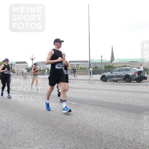 29.06.2025 - hella hamburg halbmarathon Lena Gebhardt http://msf.ph/oto/8420749 29.06.2025 10:52:28 Lombardsbrücke 2545, 10634, 18633, 2546, 1369, 1418, 1826, 1978, 2362, 2420, 2528, 2983, 3038, 3140, 3227, 3645, 4087, 4273, 4436, 4591, 4598, 4815, 5062, 5262, 5360, 6386, 6403, 6404, 6406, 6456, 6671, 6985, 7511, 7690, 7691, 7735, 7812, 8194, 8196, 8250, 8251, 8641, 9068, 9070, 9103, 9368, 9460, 9730, 9731, 10080, 10296, 10342, 10392, 10600, 10634, 10673, 10879, 10884, 10928, 11084, 11126, 11127, 11297, 11375, 11736, 11899, 11974, 12546, 12558, 12994 meine-sportfotos.de