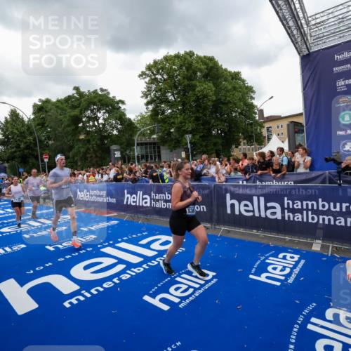 29.06.2025 - hella hamburg halbmarathon Zöllner http://msf.ph/oto/8420756 29.06.2025 10:53:21 Ziel 1683, 2074, 2354, 4065, 7312, 7383, 8273, 8361, 9142, 11844, 12490, 12875, 15179, 15681, 15838, 16929, 18134, 18901 meine-sportfotos.de