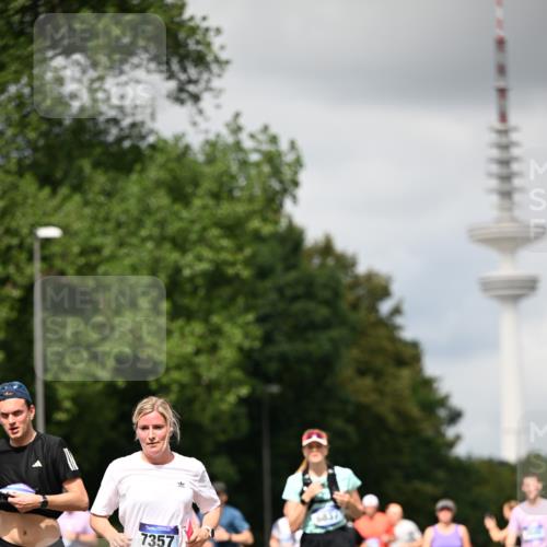 29.06.2025 - hella hamburg halbmarathon Dr. Thomas Lammeyer http://msf.ph/oto/8420761 29.06.2025 10:47:05 Kennedybrücke 1150, 1360, 1656, 1752, 1929, 1994, 2134, 2401, 2509, 2580, 2940, 2941, 3378, 3874, 4092, 4680, 4778, 5403, 5419, 6136, 6440, 6764, 6828, 6837, 7040, 7043, 7260, 7357, 7477, 7515, 7557, 7666, 8000, 8161, 8435, 8525, 8526, 9644, 9980, 10008, 10623, 10697, 10734, 10842, 11074, 11075, 11331 meine-sportfotos.de