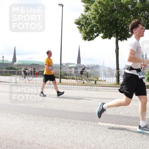 29.06.2025 - hella hamburg halbmarathon Lena Gebhardt http://msf.ph/oto/8420786 29.06.2025 10:27:38 Lombardsbrücke 570, 174, 1148, 2080, 2775, 3389, 4372, 5177, 5285, 5825, 6214, 6259, 7764, 7944, 7978, 8085, 9688, 10077, 10158, 10412, 10413, 11256, 11766, 12500, 12823, 13043, 13860, 14206, 15607, 15641, 16569, 16804, 16838, 17427, 17791, 18012, 18097, 18301, 18626, 18766 meine-sportfotos.de