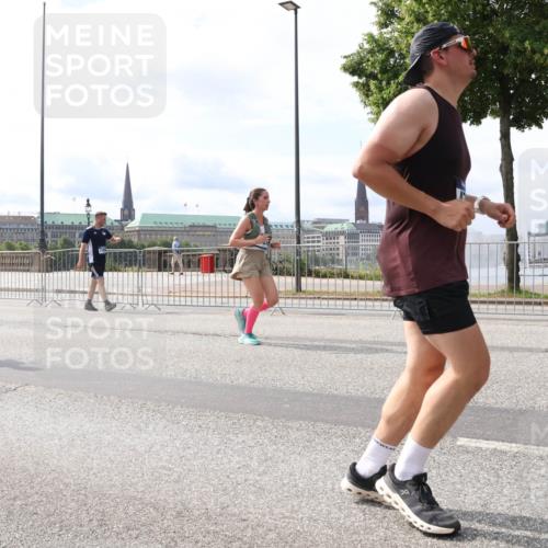 29.06.2025 - hella hamburg halbmarathon Lena Gebhardt http://msf.ph/oto/8420802 29.06.2025 10:18:26 Lombardsbrücke 5909, 1159, 1160, 1234, 1268, 1325, 1554, 1820, 1982, 2087, 2147, 2335, 2634, 2703, 2931, 3125, 3202, 3321, 3482, 3529, 3977, 4123, 4383, 4710, 4738, 4802, 4804, 5049, 5909, 5910, 6270, 6332, 6533, 7094, 7160, 7214, 7454, 7641, 7649, 7838, 7882, 7883, 8067, 8248, 8341, 8607, 8665, 9222, 9276, 9505, 9539, 9586, 9658, 9717, 9734, 9748, 9834, 9844, 10172, 10332, 10502, 10659, 10687, 10908, 12498, 12541, 12548, 12552, 12703, 13341 meine-sportfotos.de