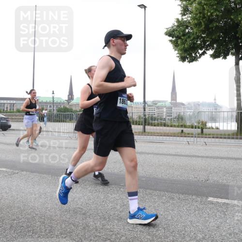 29.06.2025 - hella hamburg halbmarathon Lena Gebhardt http://msf.ph/oto/8420820 29.06.2025 10:52:29 Lombardsbrücke 1863, 1369, 1826, 1978, 2362, 2420, 2528, 2983, 3038, 3140, 3227, 3645, 4087, 4273, 4436, 4591, 4815, 5062, 5262, 5360, 6386, 6403, 6404, 6406, 6456, 6671, 6985, 7511, 7690, 7691, 7735, 7812, 8194, 8196, 8250, 8251, 8641, 9068, 9070, 9103, 9368, 9460, 9730, 9731, 10080, 10296, 10342, 10392, 10600, 10634, 10673, 10879, 10884, 10928, 11084, 11126, 11127, 11297, 11375, 11736, 11899, 11974, 12546, 12558, 12994 meine-sportfotos.de