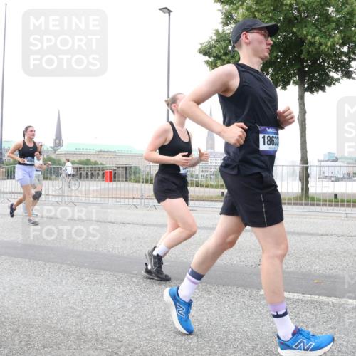 29.06.2025 - hella hamburg halbmarathon Lena Gebhardt http://msf.ph/oto/8420842 29.06.2025 10:52:29 Lombardsbrücke 10884, 18633, 1369, 1826, 1978, 2362, 2420, 2528, 2983, 3038, 3140, 3227, 3645, 4087, 4273, 4436, 4591, 4815, 5062, 5262, 5360, 6386, 6403, 6404, 6406, 6456, 6671, 6985, 7511, 7690, 7691, 7735, 7812, 8194, 8196, 8250, 8251, 8641, 9068, 9070, 9103, 9368, 9460, 9730, 9731, 10080, 10296, 10342, 10392, 10600, 10634, 10673, 10879, 10884, 10928, 11084, 11126, 11127, 11297, 11375, 11736, 11899, 11974, 12546, 12558, 12994 meine-sportfotos.de